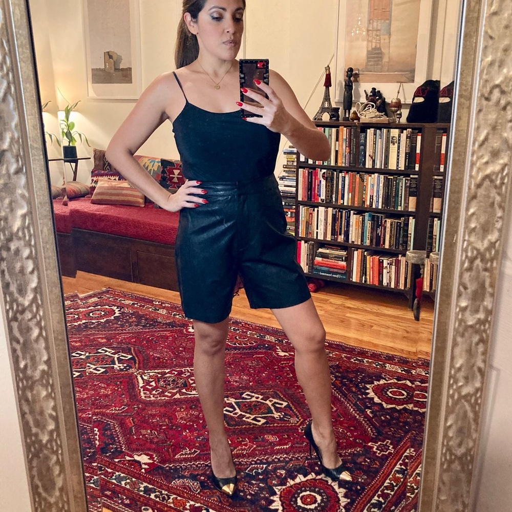 Amanda Uprichard 🖤 vegan 🌱 stretchy leather shorts. Size Small. Gently worn.